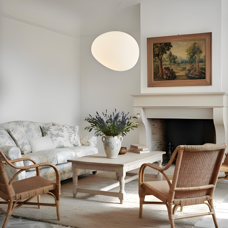 Lampe allumée dans un intérieur
