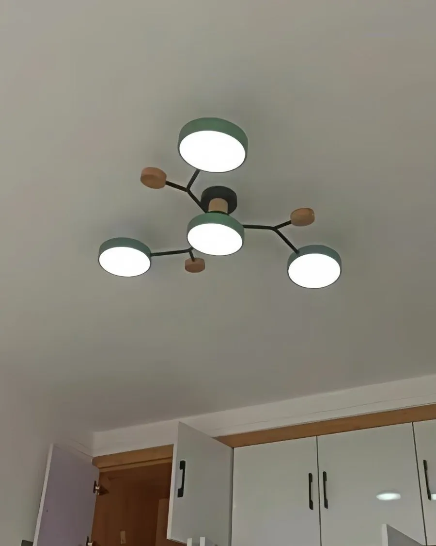 Koperfoto: groene lamp in een keuken