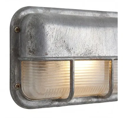 Détail d'une grille métallique sur un verre nervuré
