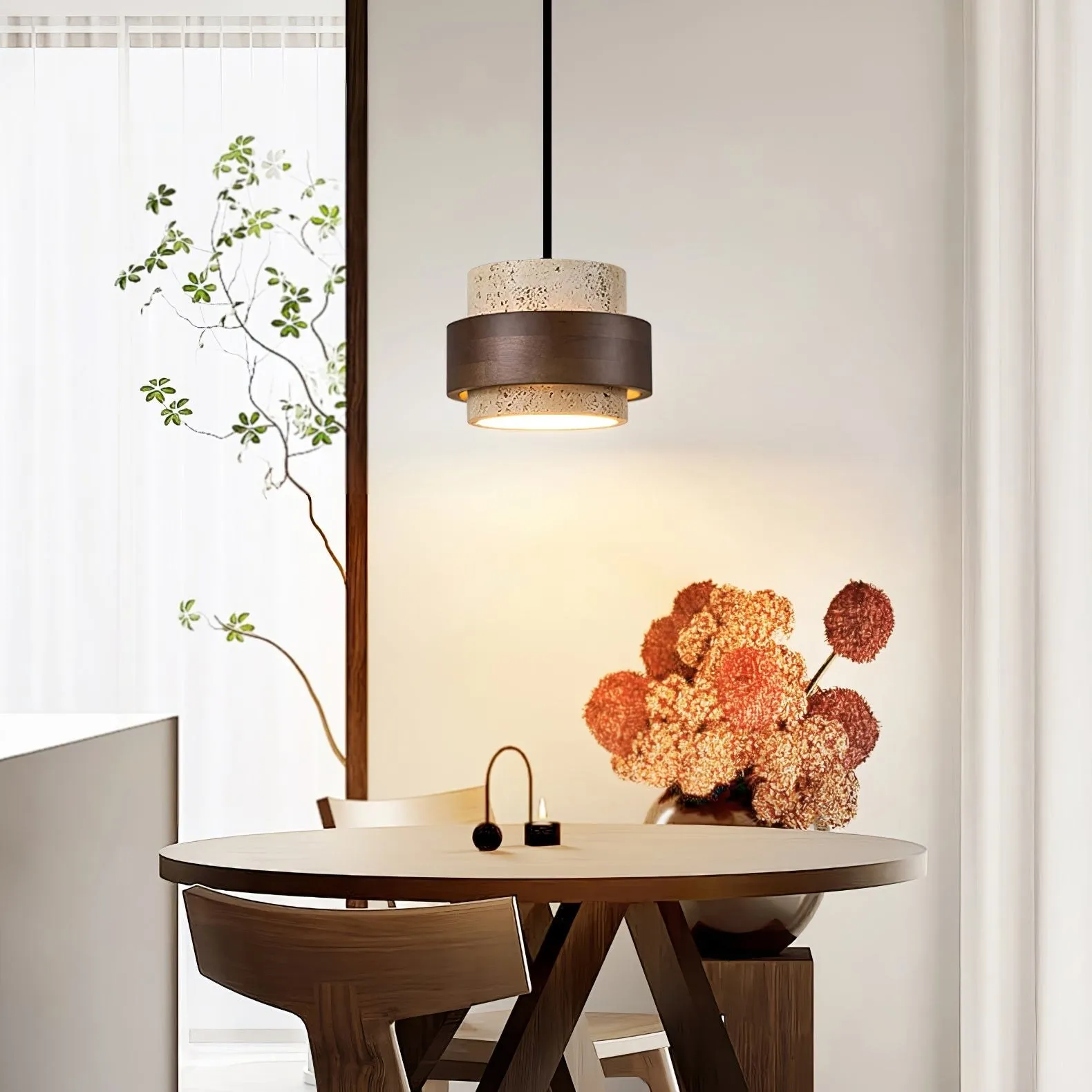 Stonova sobre la mesa. Luz en el tablero.