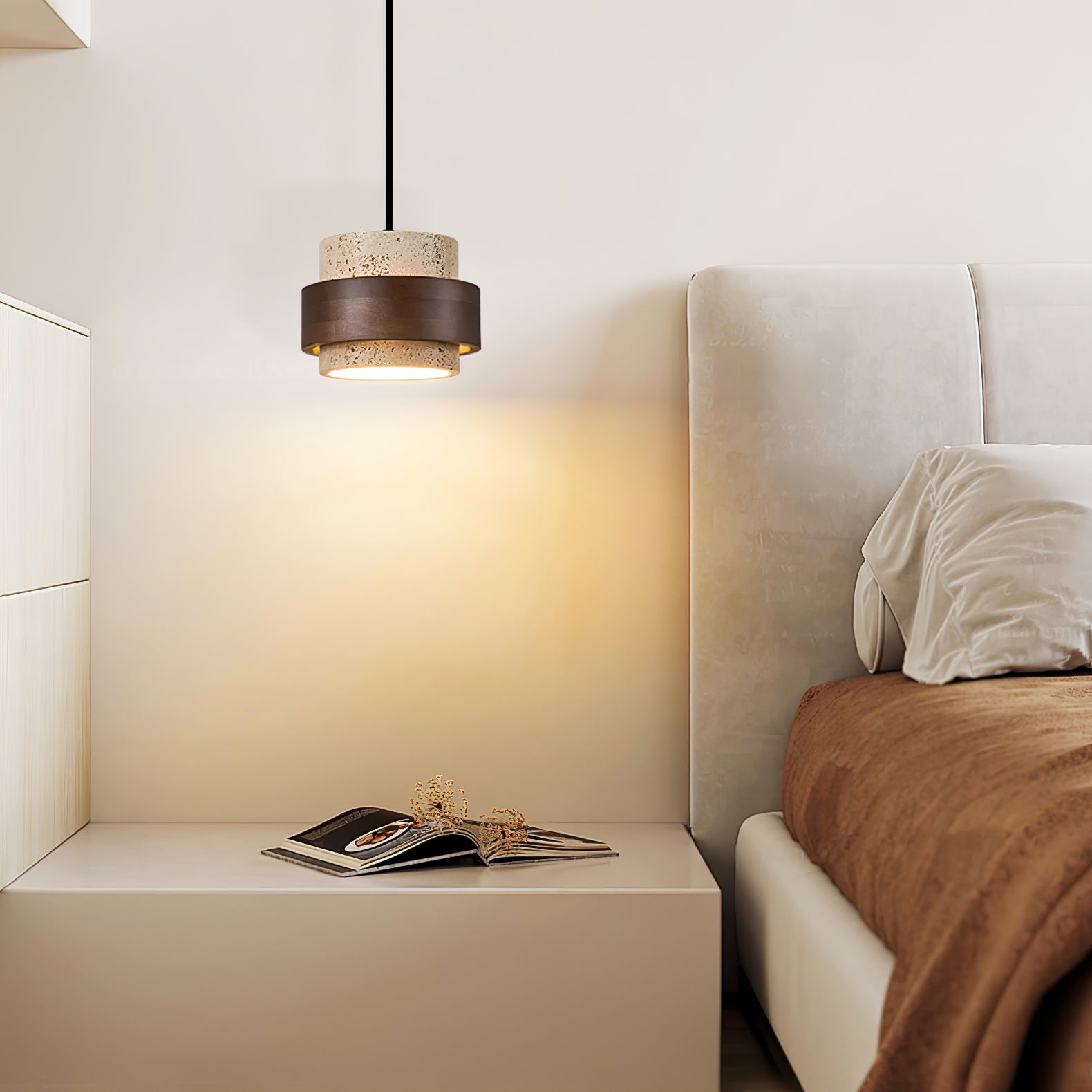 Sospensione Stonova come downlight sul comodino
