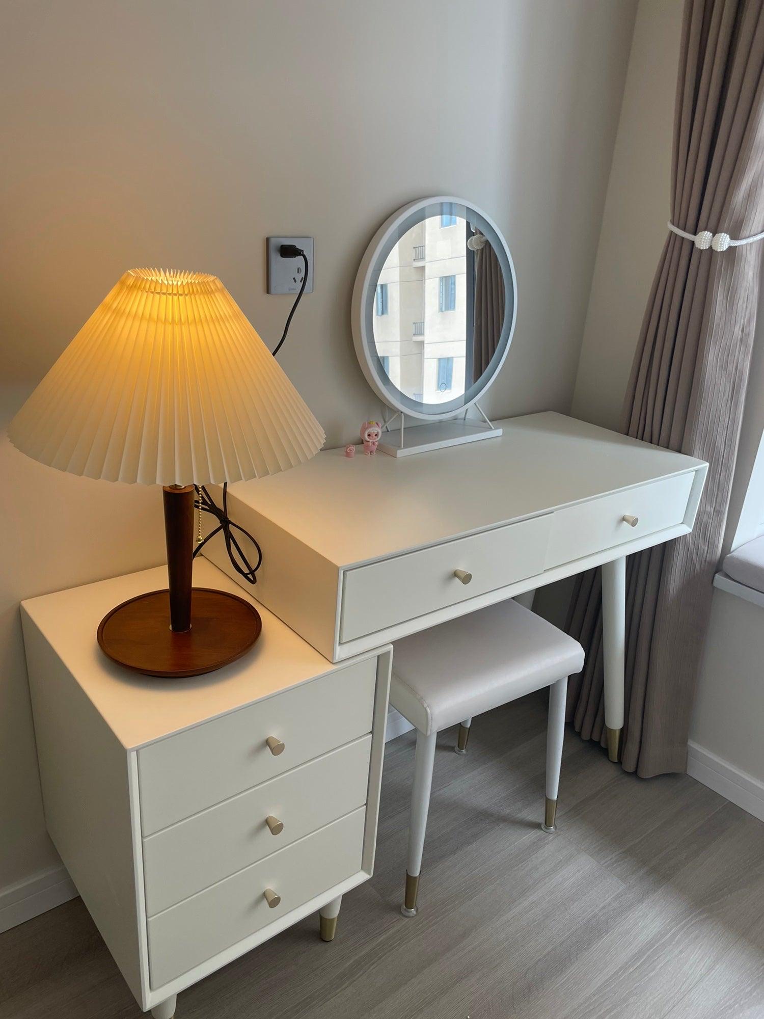 Cone Pleated Fabric Table Lamp - Vakkerlight