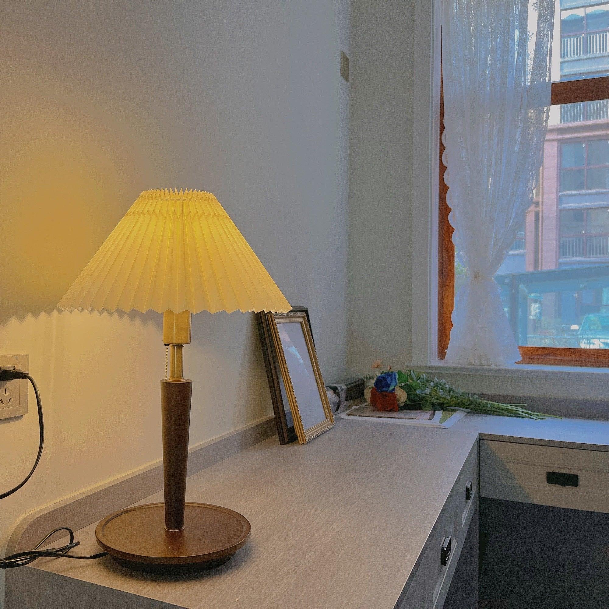 Cone Pleated Fabric Table Lamp - Vakkerlight
