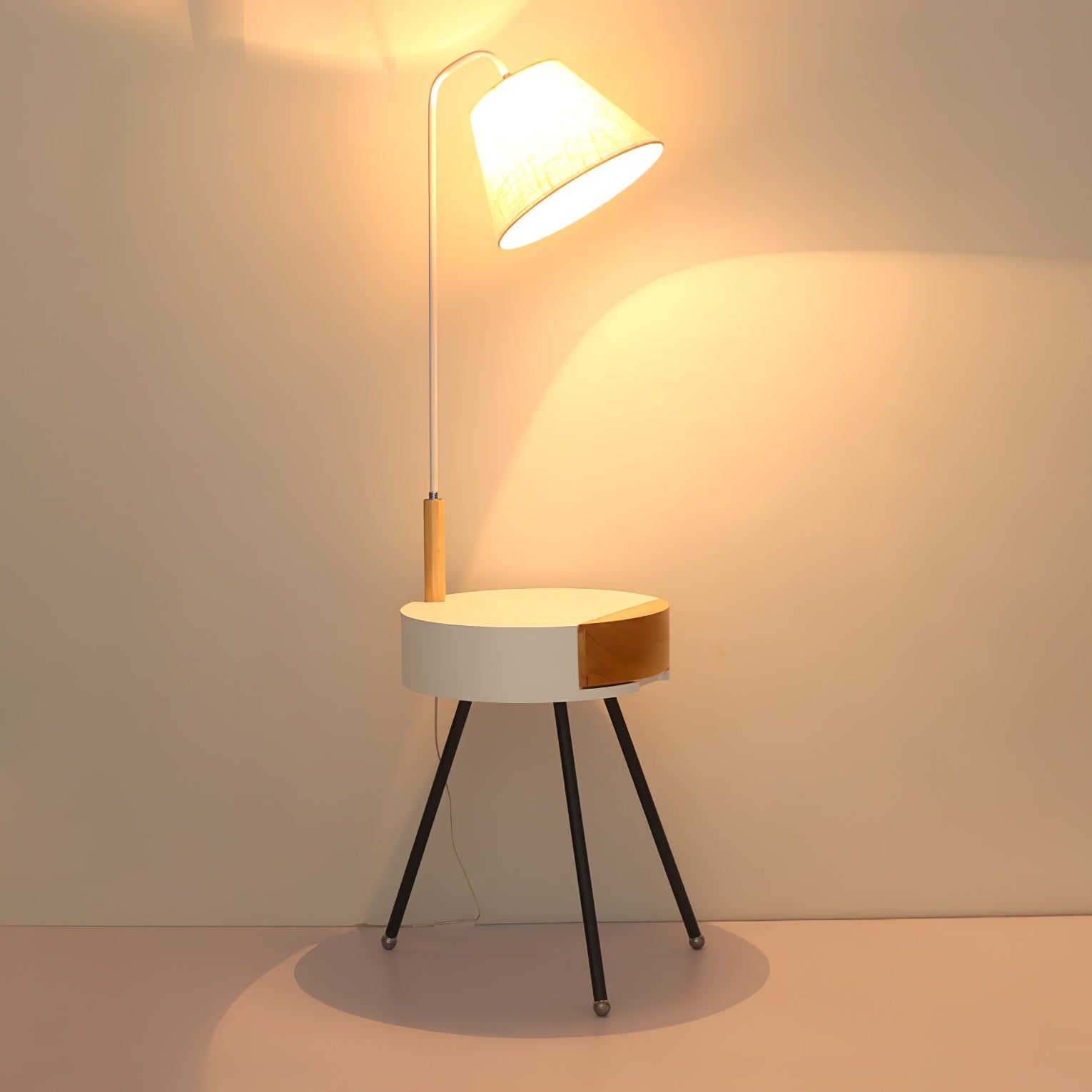 Tripod Fabric Floor Lamp - Vakkerlight