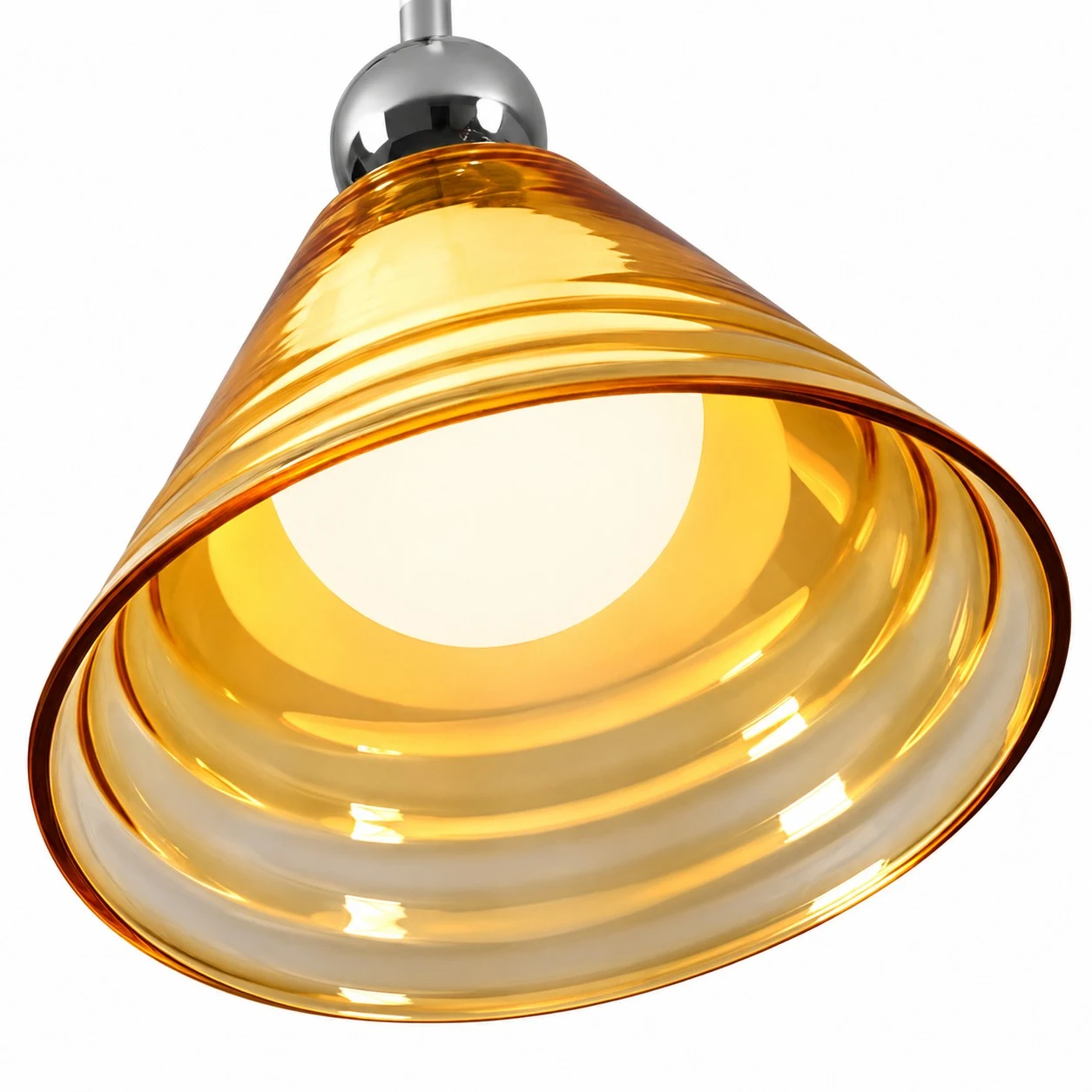 Vue détaillée de la structure du pendentif en verre ambré