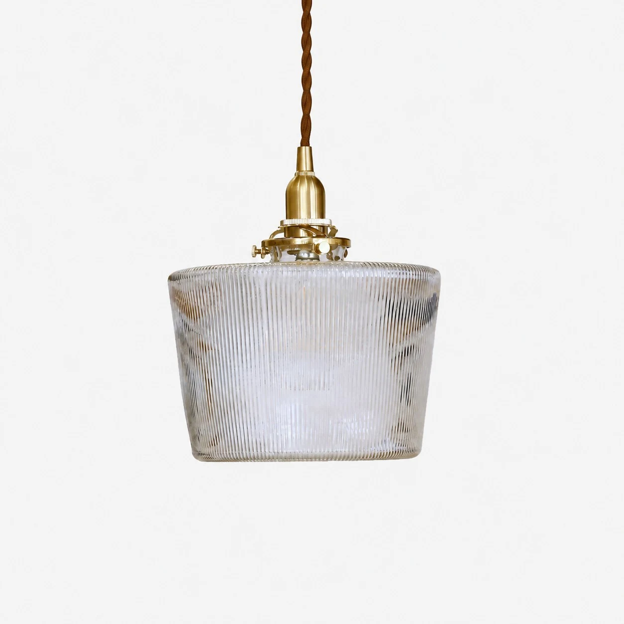Pendentif en laiton et verre côtelé transparent