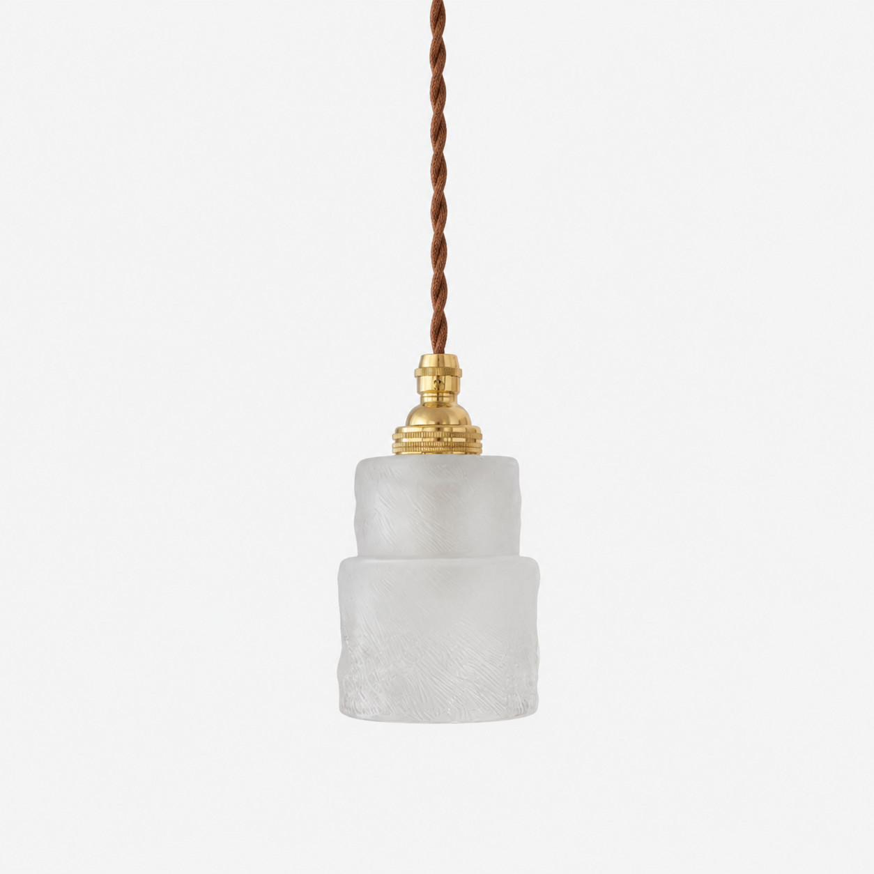 Petit pendentif en verre dépoli – diamètre 7,2 cm x hauteur 14 cm