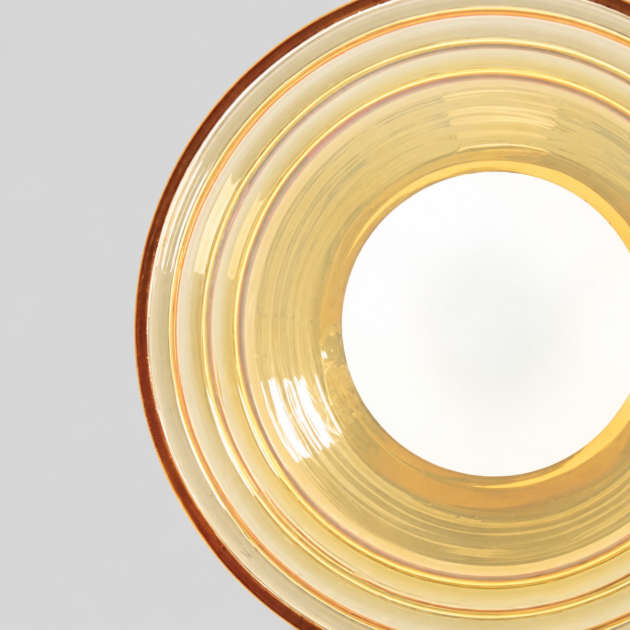 Hellgelbe Glas-Deckenleuchte mit verchromtem Baldachin