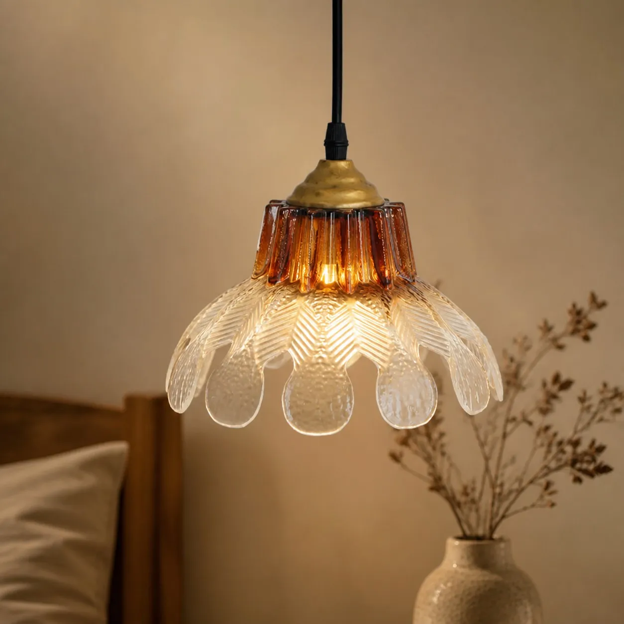 Gradient Fluted Glass Flower Pendant Light detail image 3