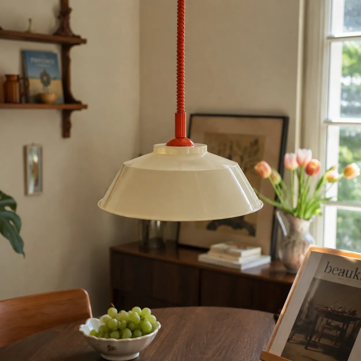 Memphis pull-down pendant in a dining space