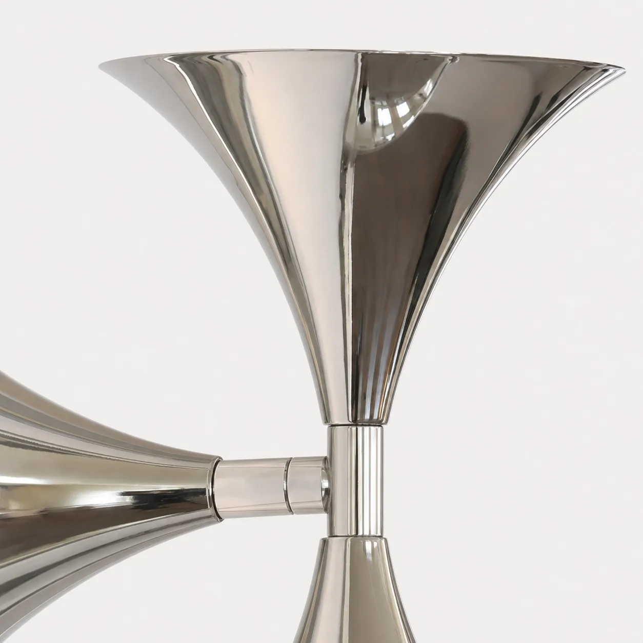 Polished chrome center joint and flared shade detail