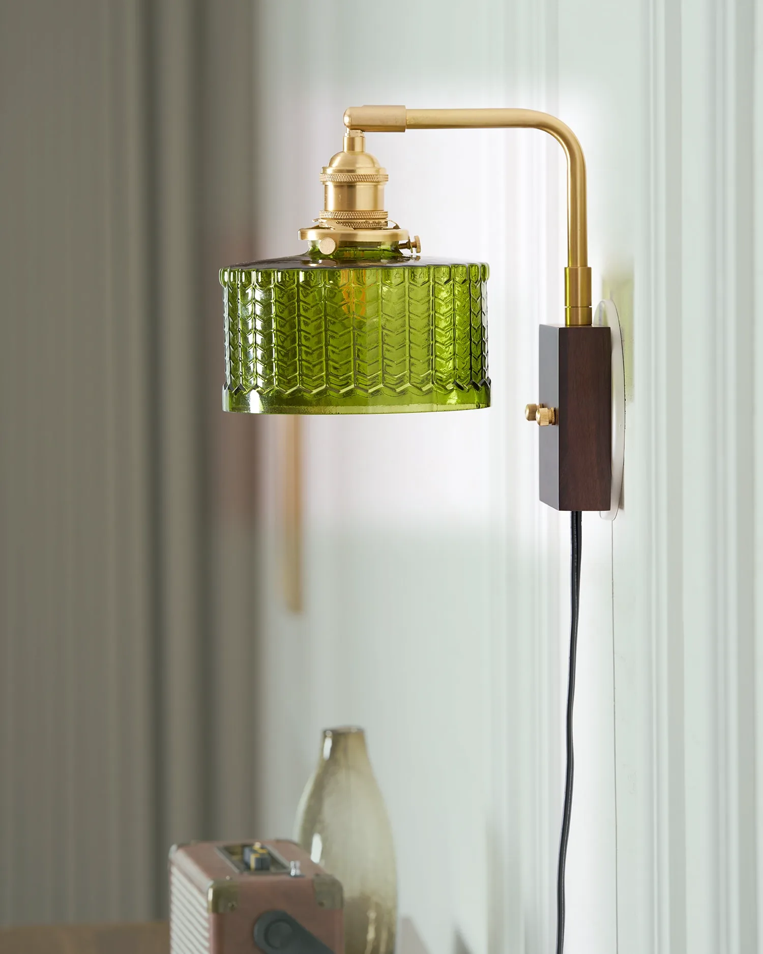 Fish-Scale Glass and Brass Plug-In Wall Lamp in an alternate room scene with changed background